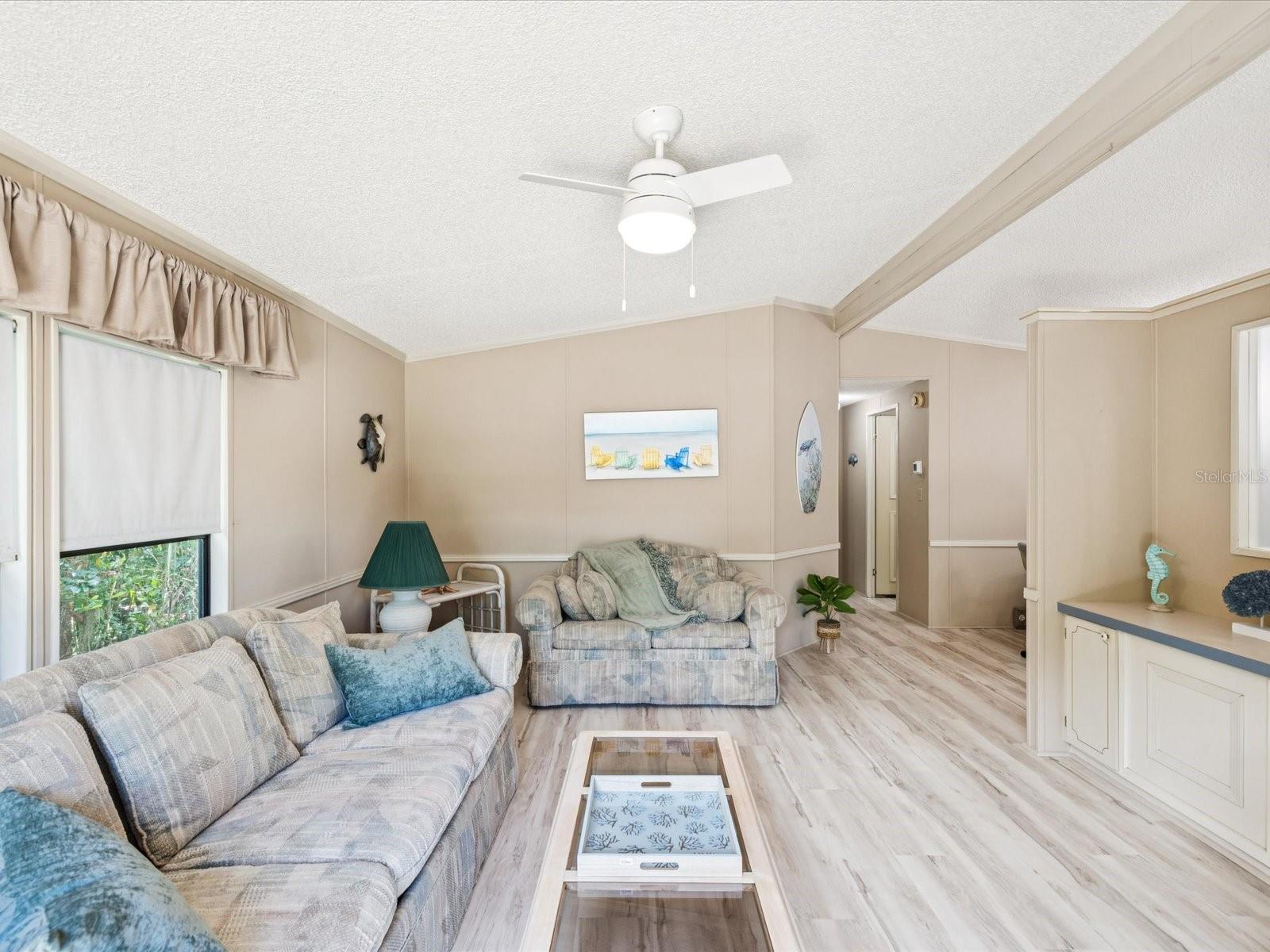 Listing photo id 16 for 6325 Sebring Street