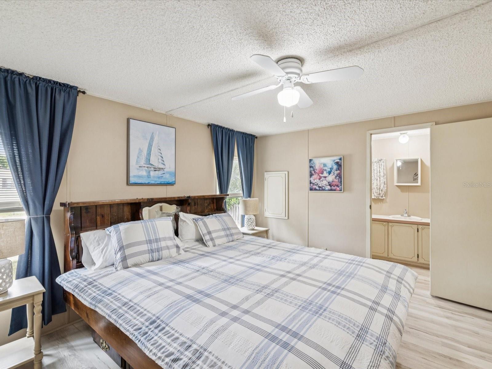 Listing photo id 18 for 6325 Sebring Street