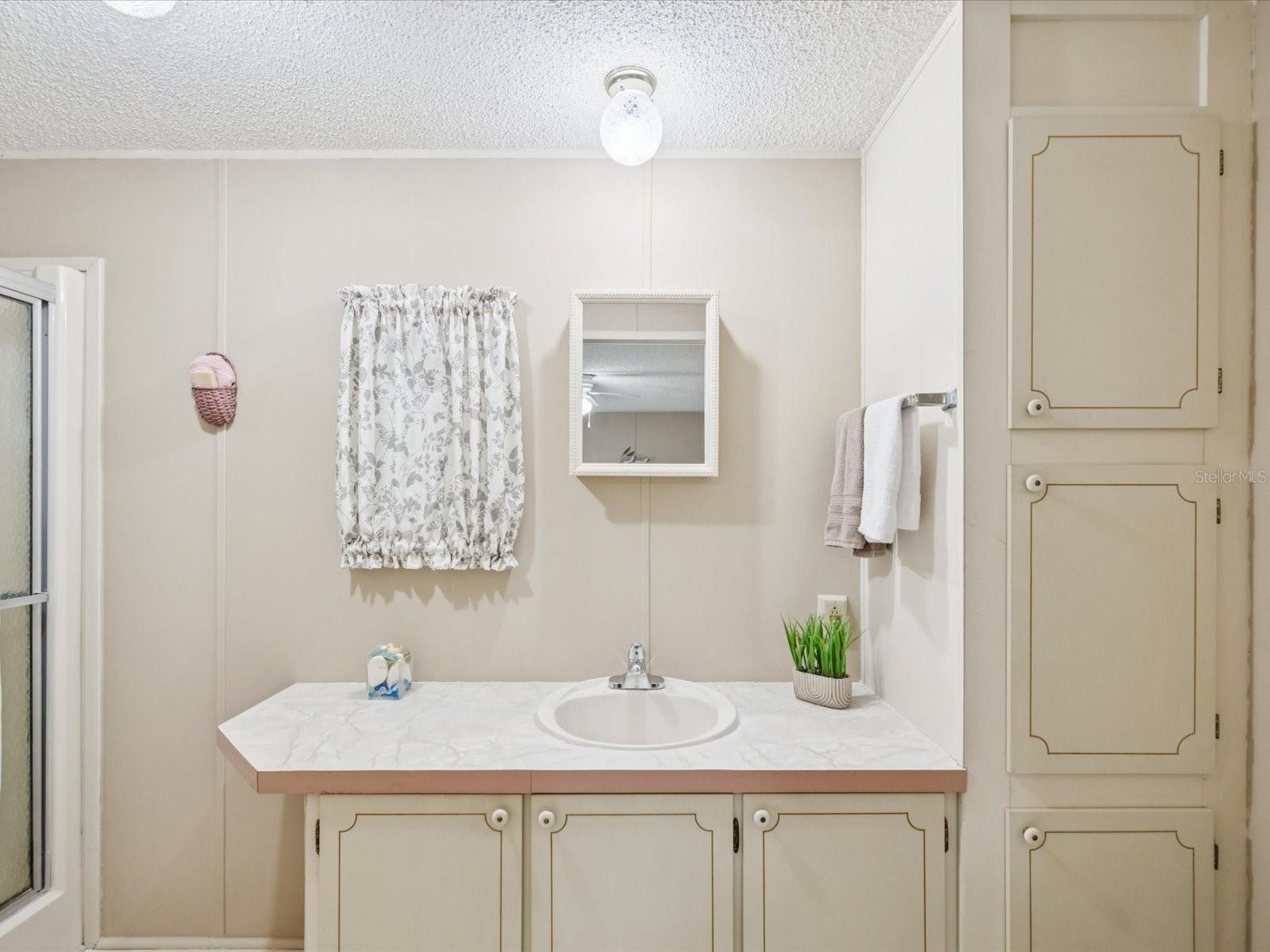 Listing photo id 20 for 6325 Sebring Street