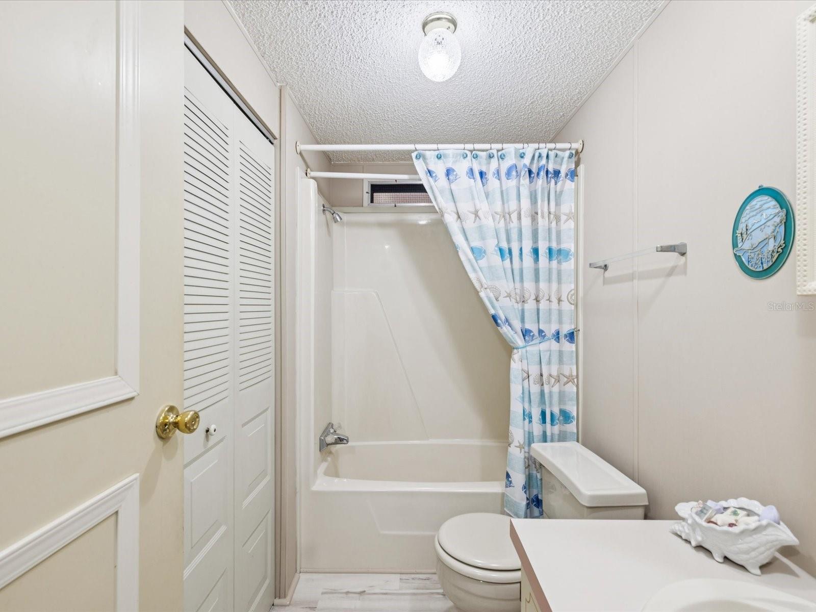 Listing photo id 25 for 6325 Sebring Street