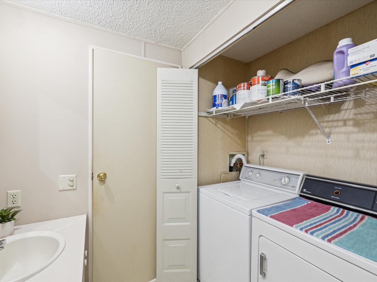Listing photo id 26 for 6325 Sebring Street