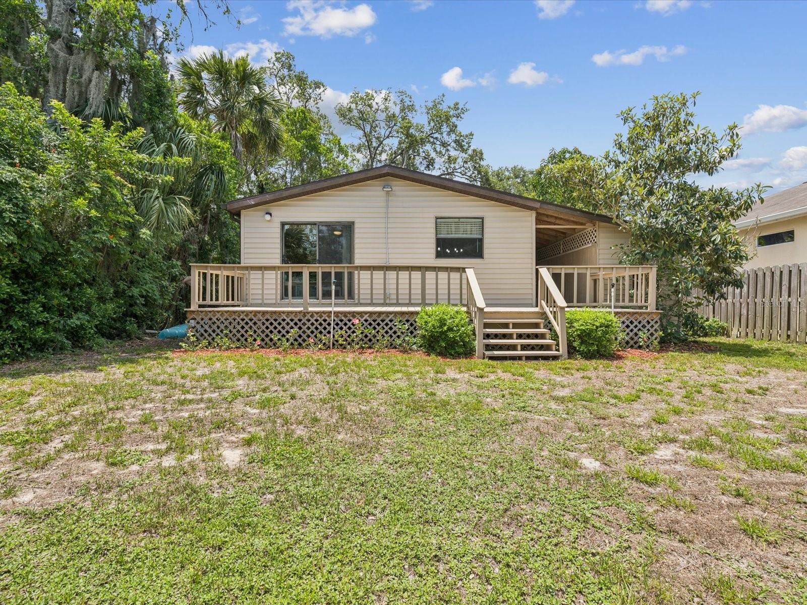 Listing photo id 30 for 6325 Sebring Street