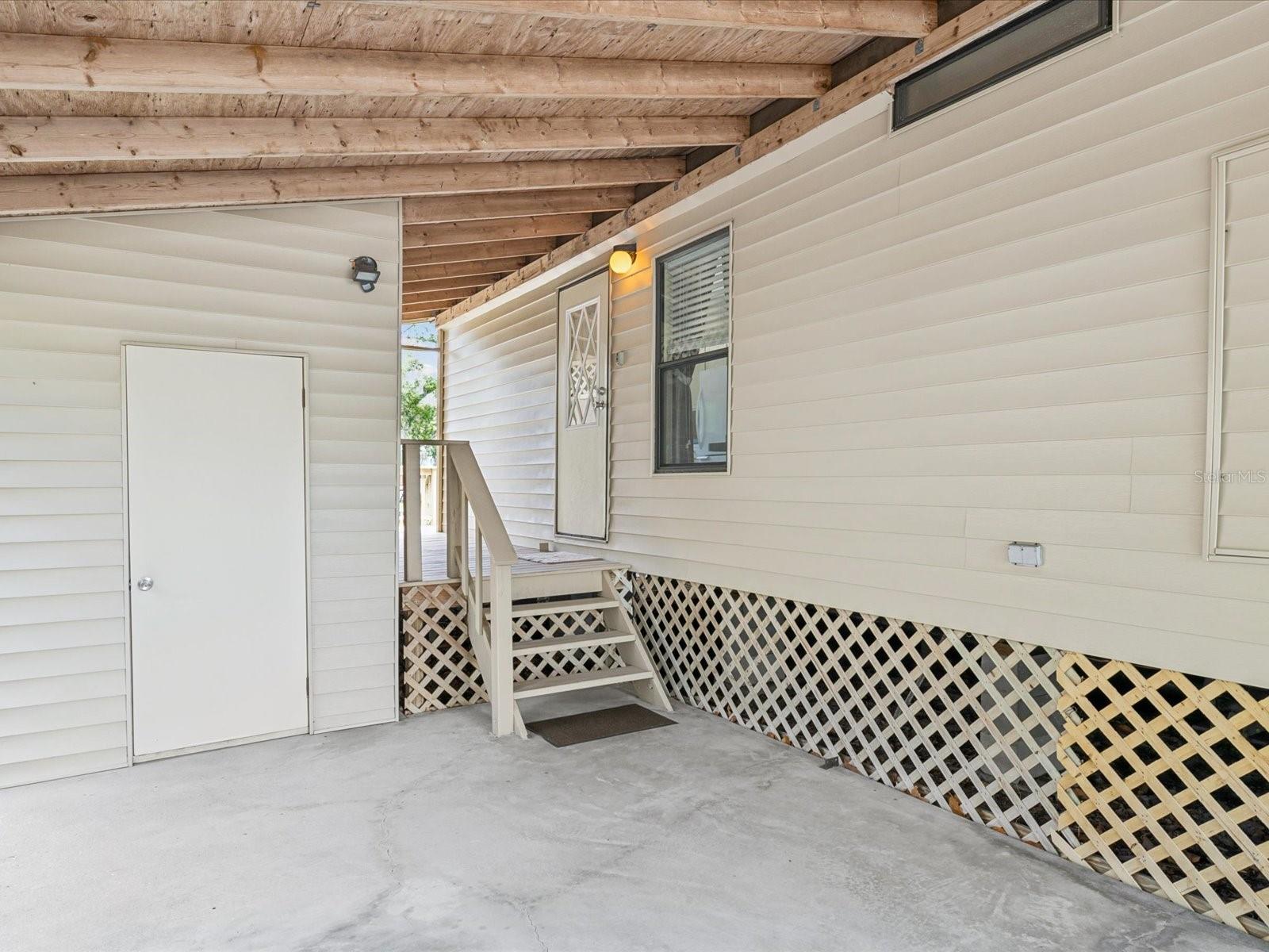 Listing photo id 6 for 6325 Sebring Street