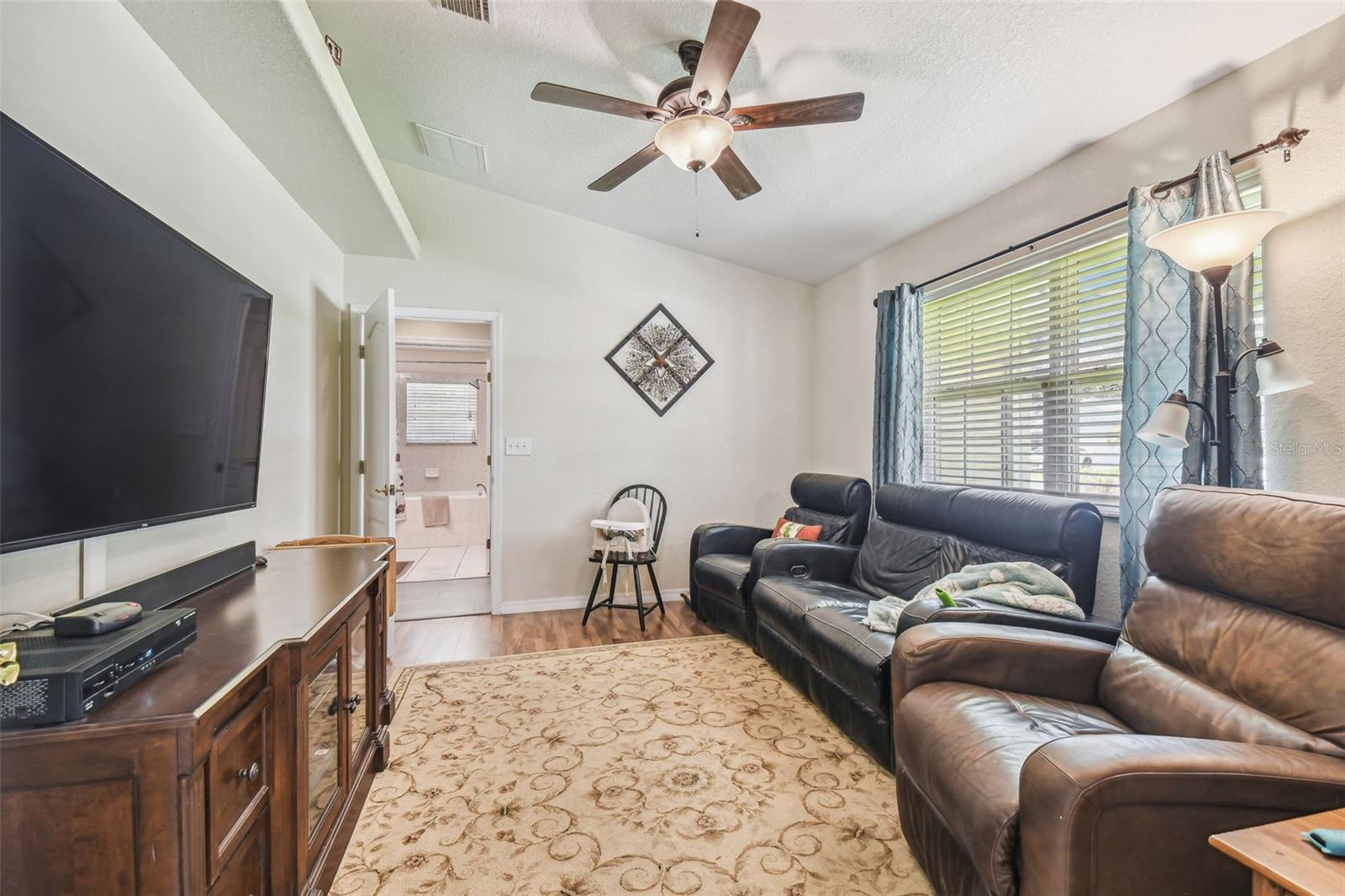 Image 40 of 79 For 11945 Darwin Avenue