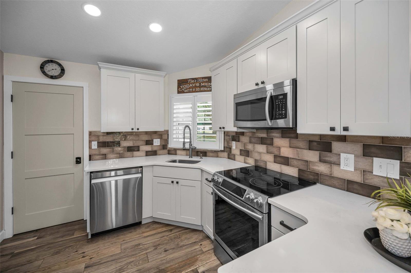 Image 10 of 34 For 3722 River Oaks Court 3722