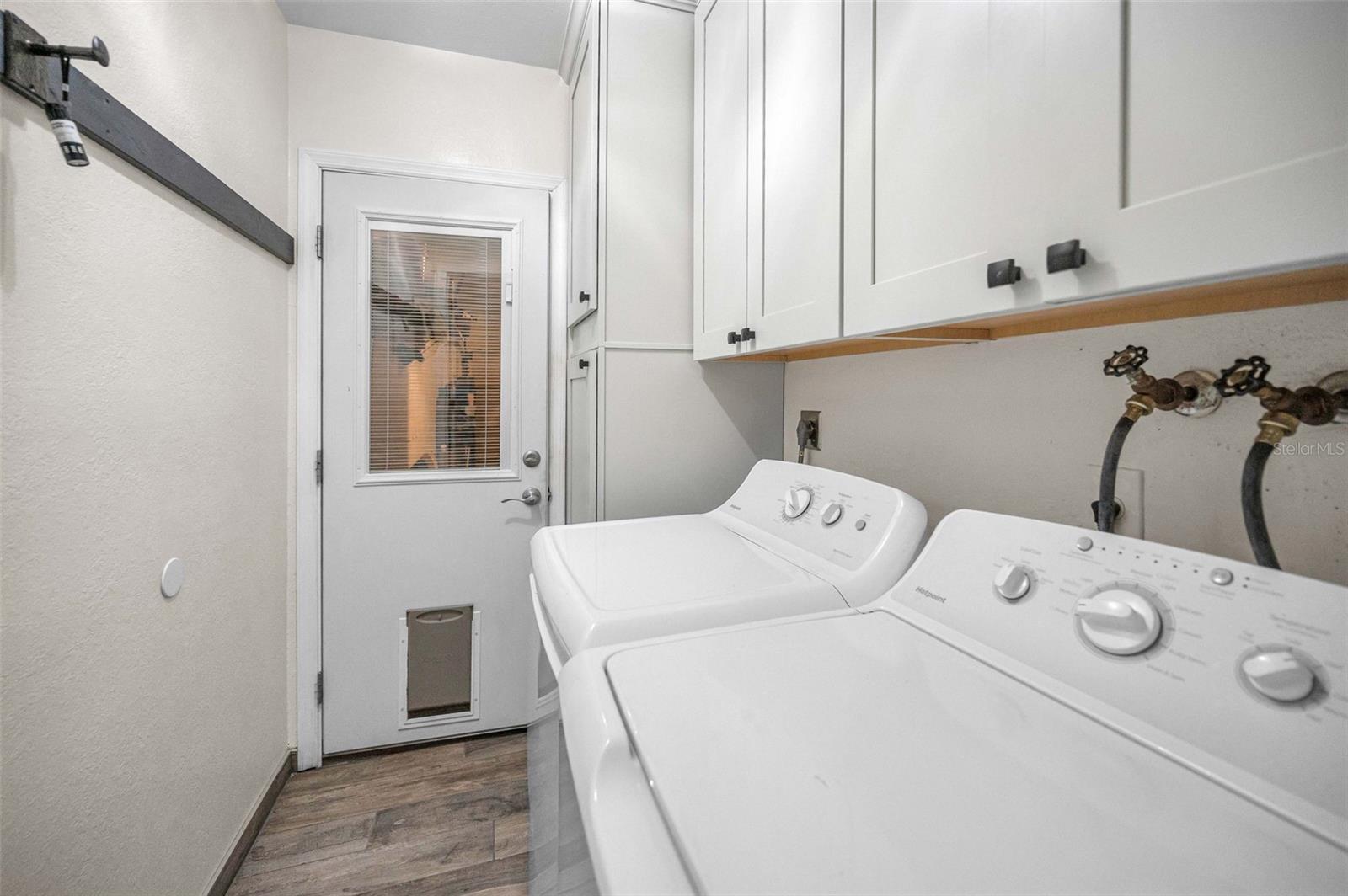 Image 17 of 34 For 3722 River Oaks Court 3722