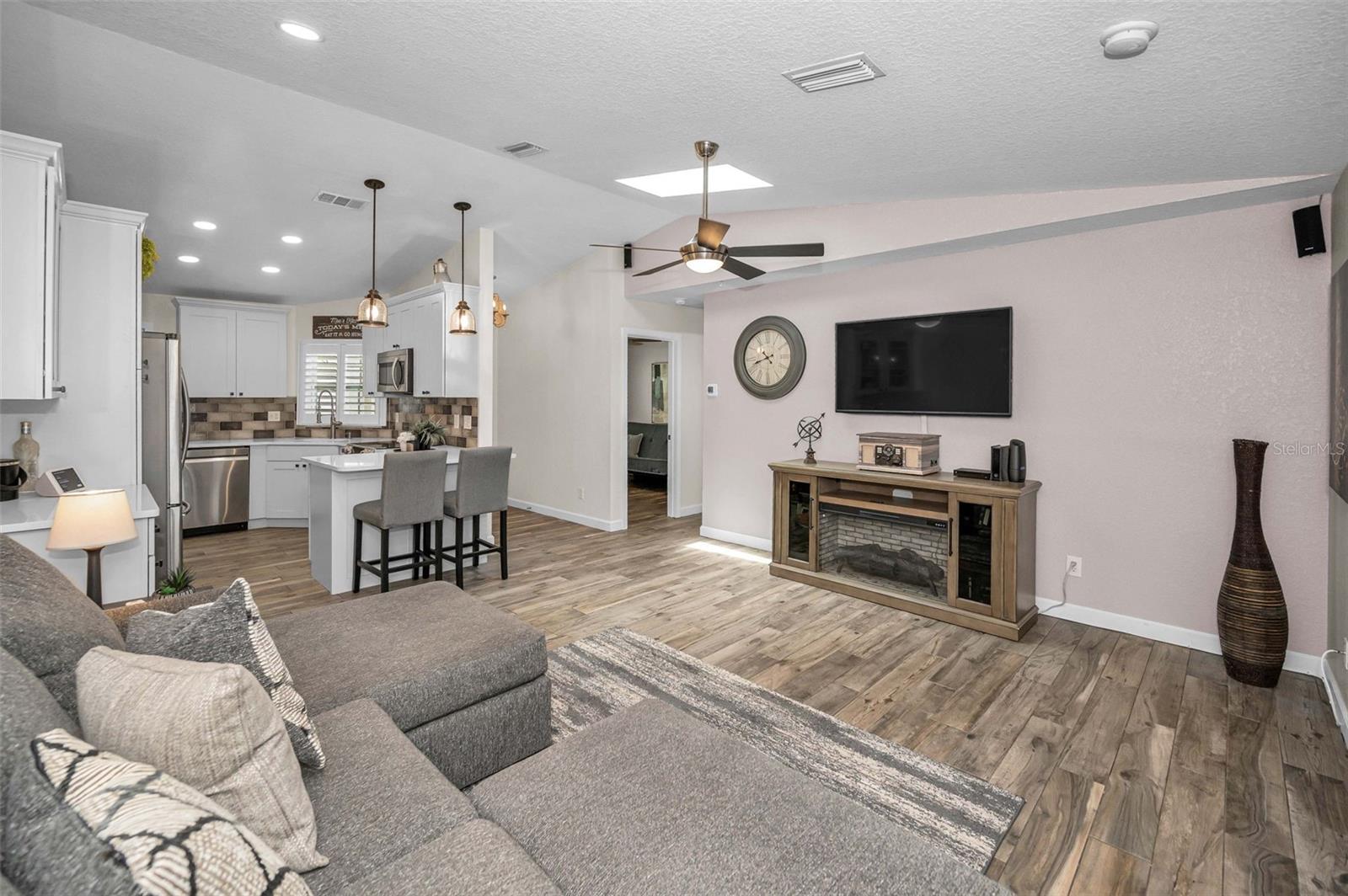Image 5 of 34 For 3722 River Oaks Court 3722