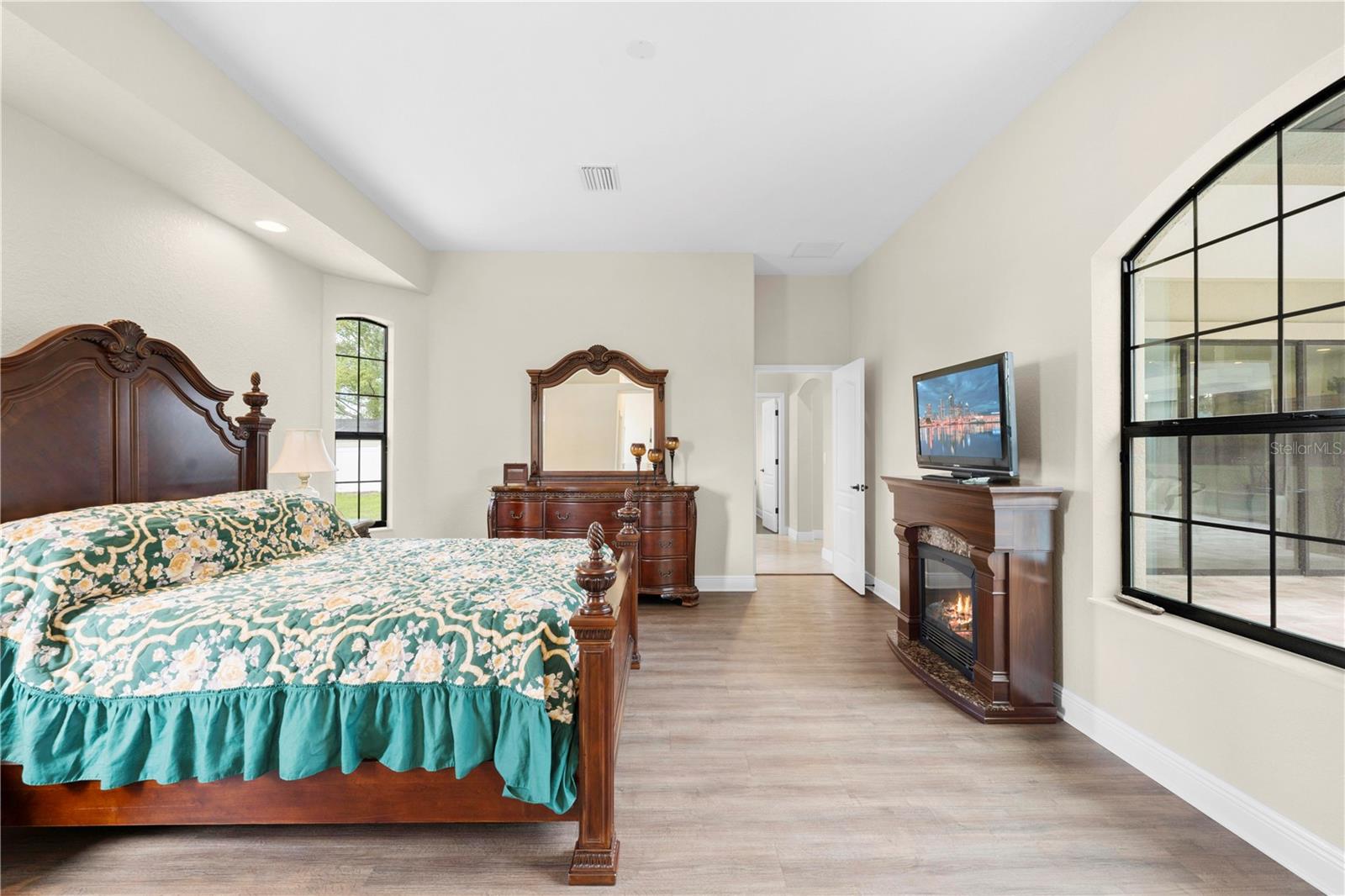 Image 27 of 63 For 13262 Lauren Drive
