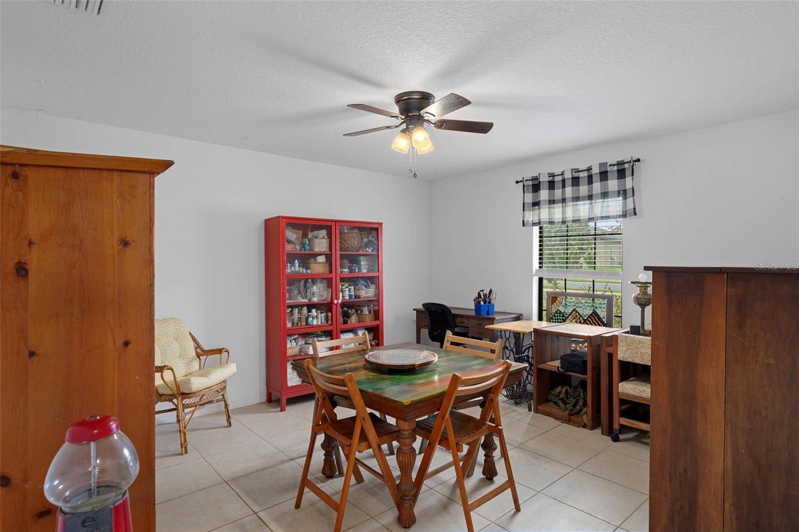 Image 16 of 36 For 6910 Redbay Drive