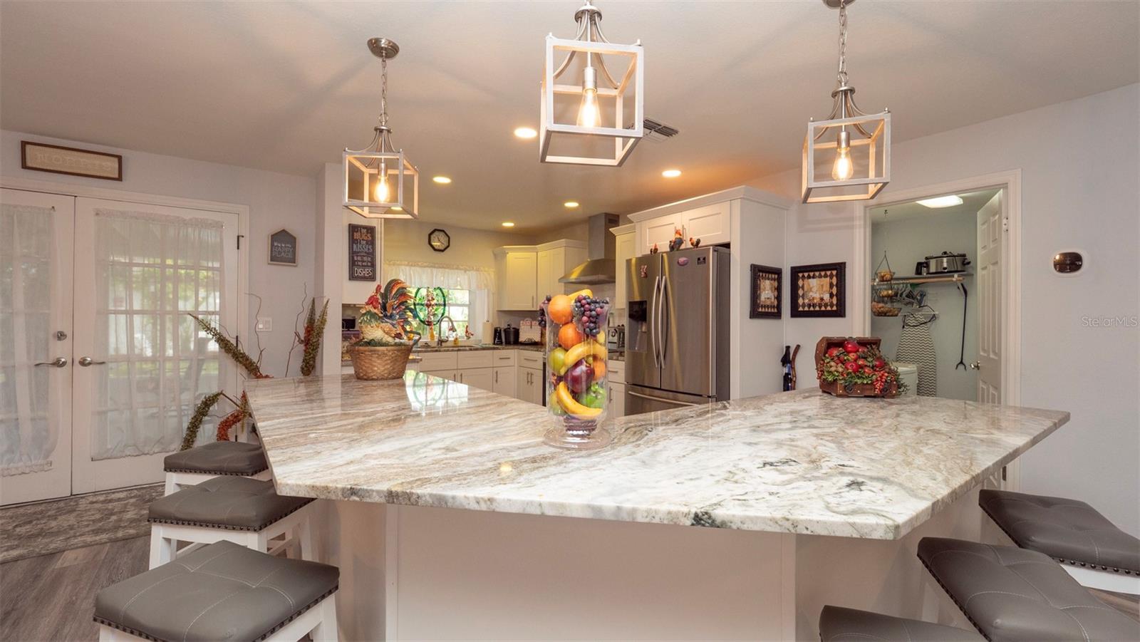 Listing photo id 8 for 12433 Willow Tree Avenue
