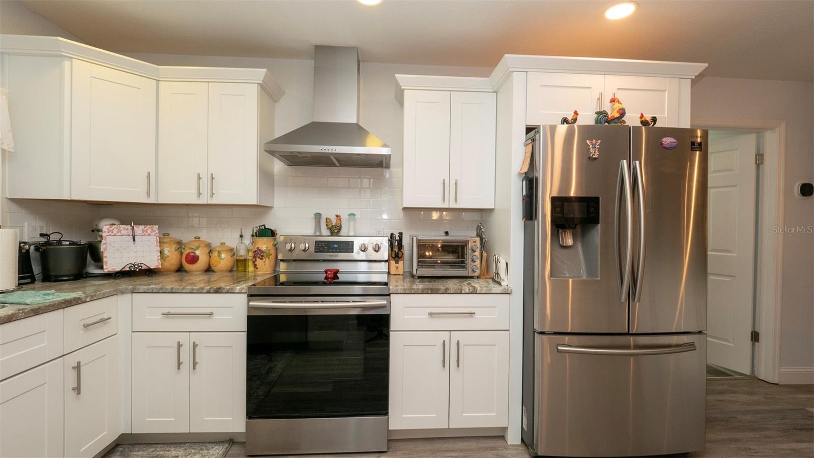 Listing photo id 10 for 12433 Willow Tree Avenue