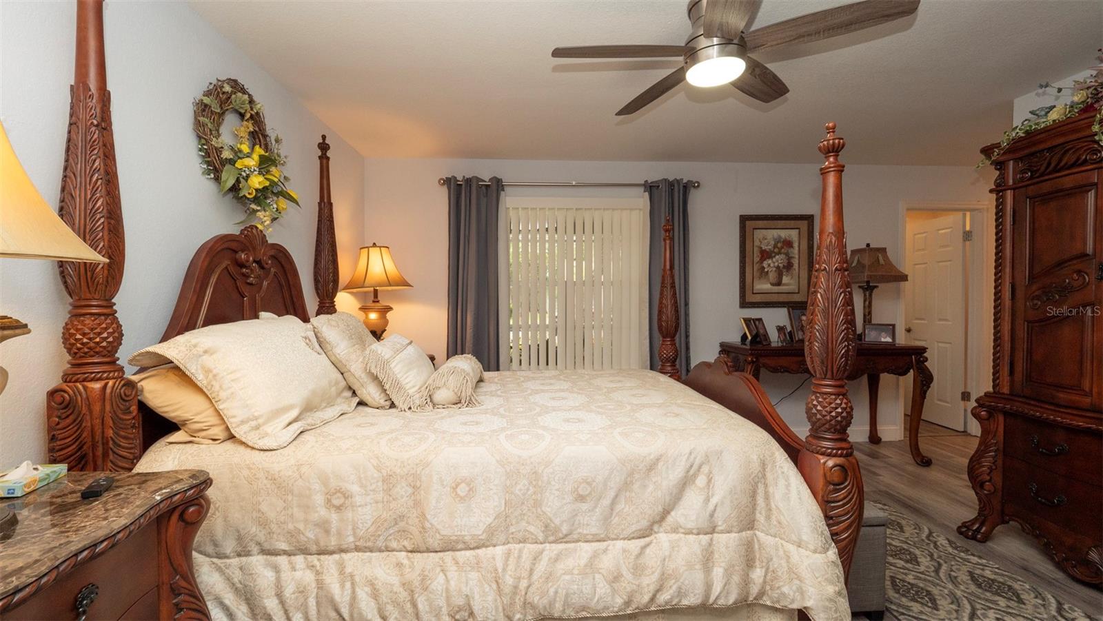 Listing photo id 13 for 12433 Willow Tree Avenue