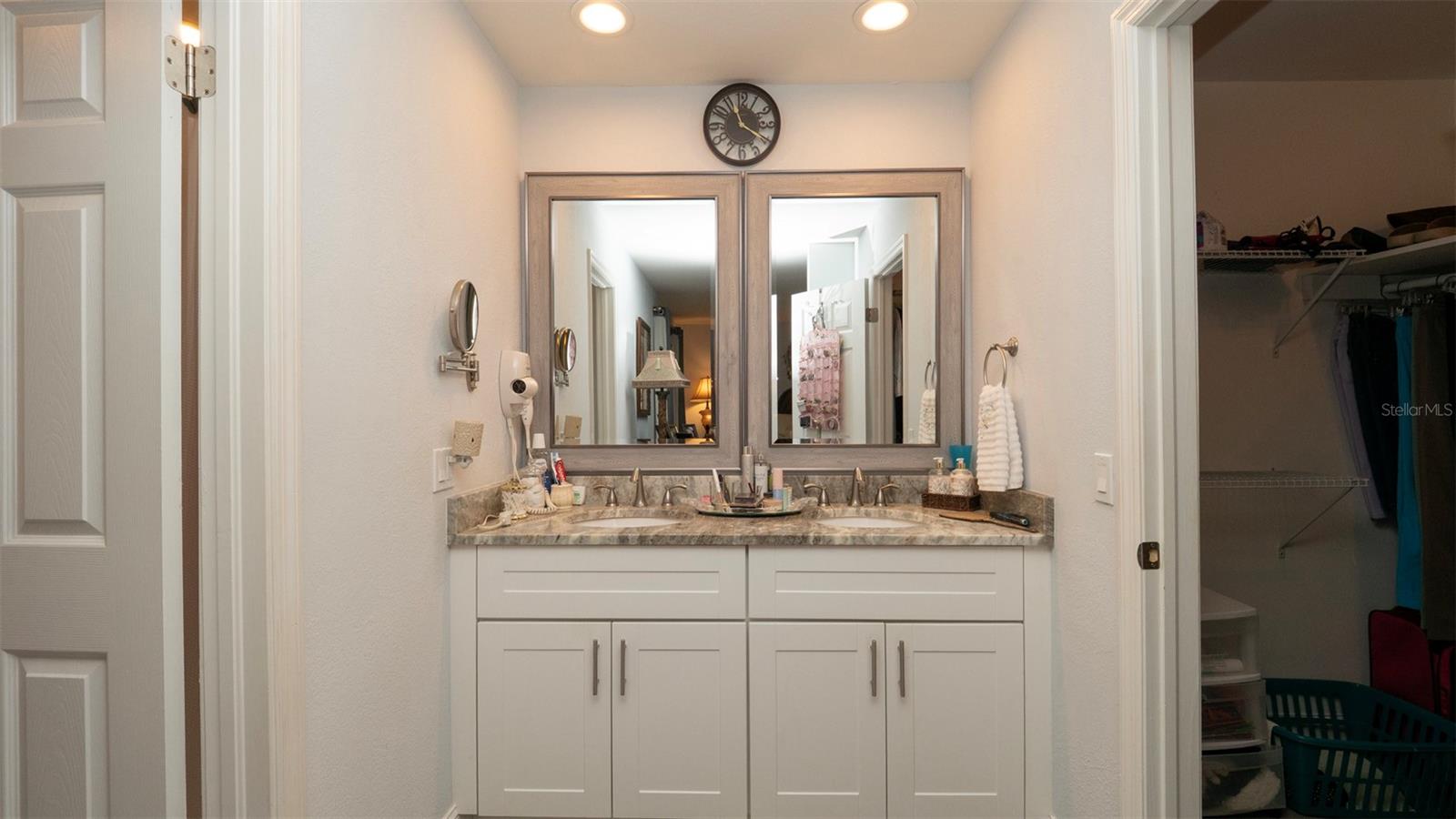 Listing photo id 16 for 12433 Willow Tree Avenue