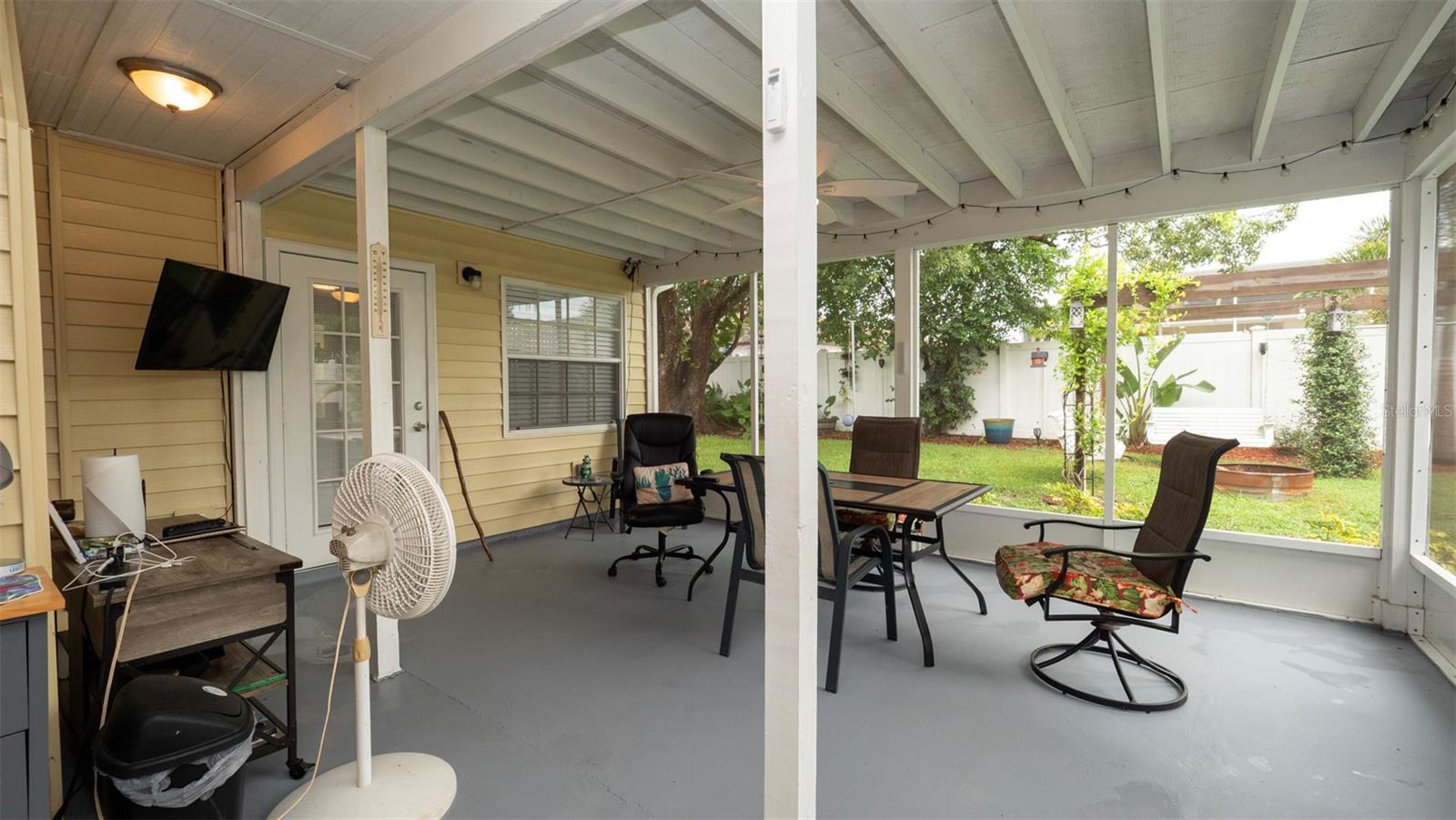 Listing photo id 30 for 12433 Willow Tree Avenue