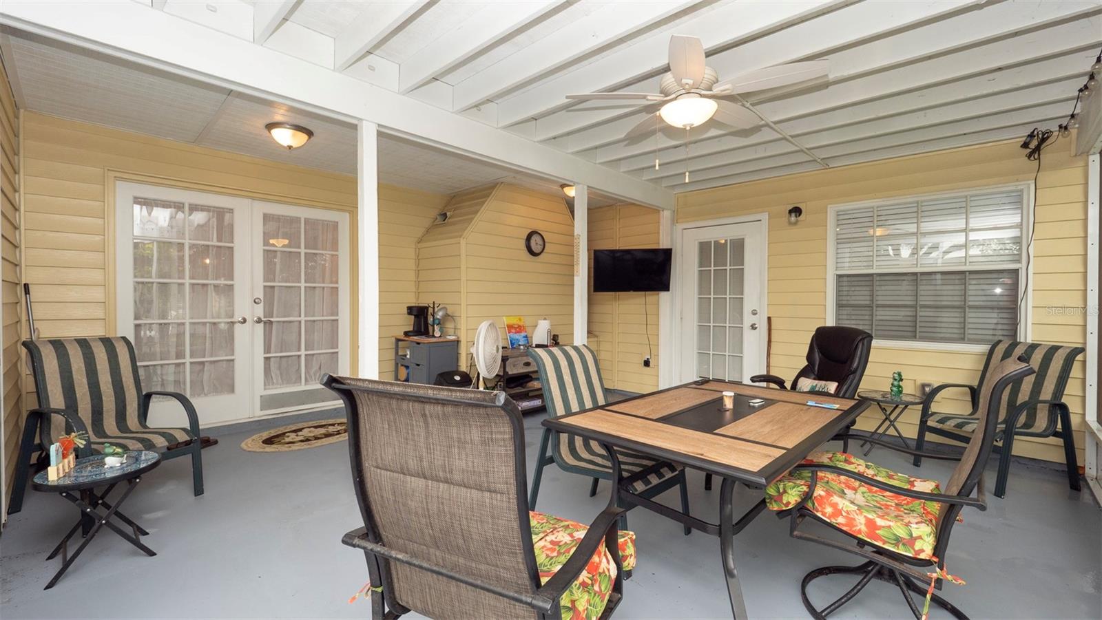 Listing photo id 31 for 12433 Willow Tree Avenue