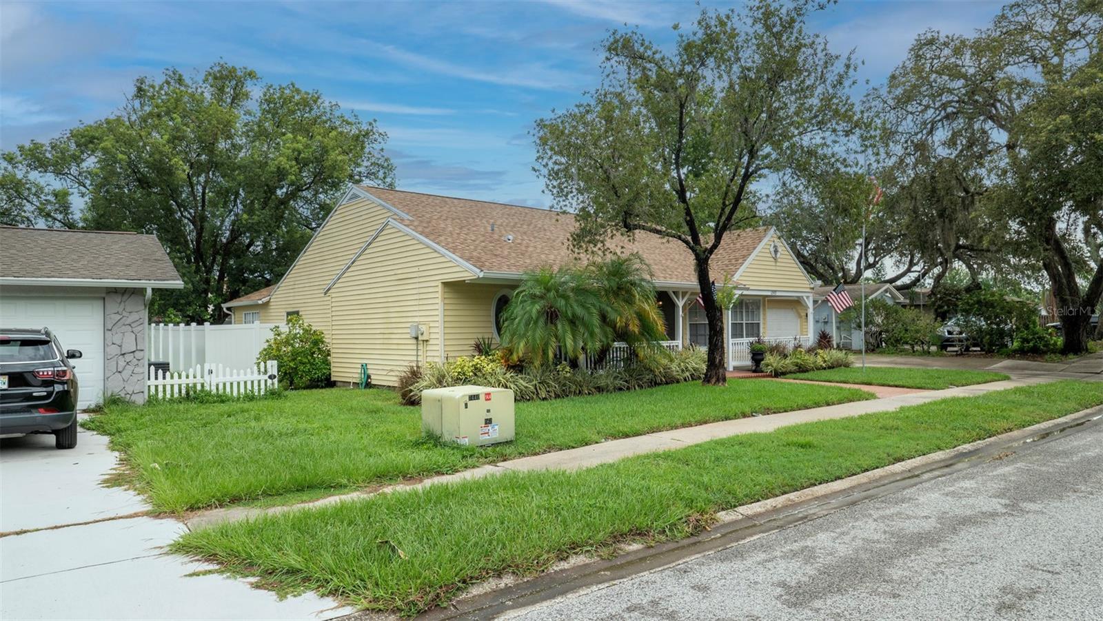 Listing photo id 33 for 12433 Willow Tree Avenue