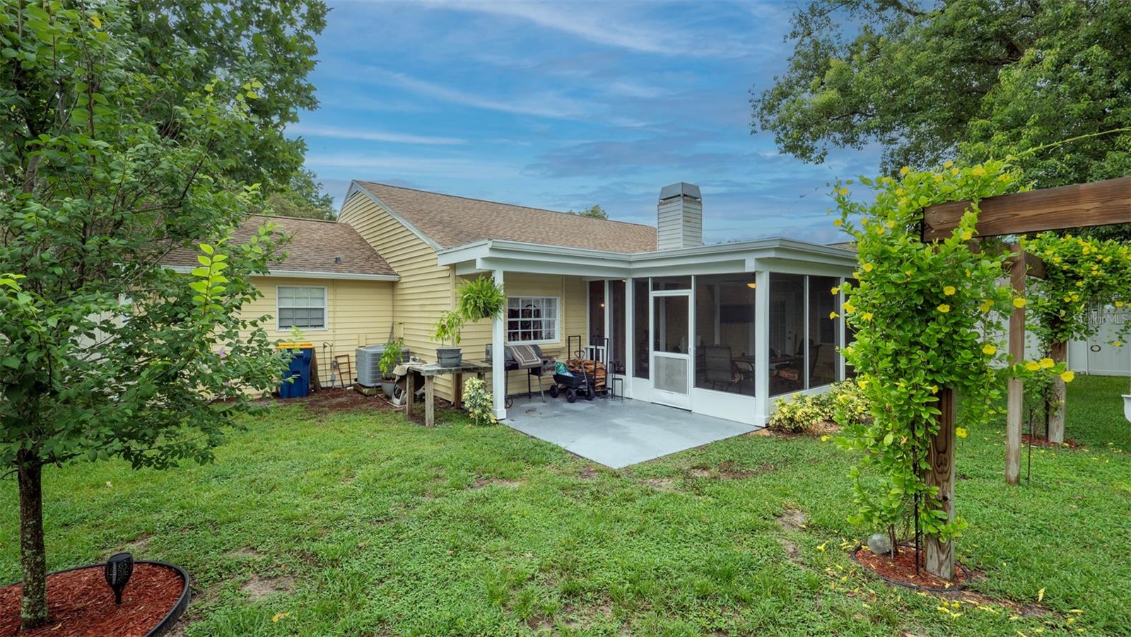 Listing photo id 35 for 12433 Willow Tree Avenue