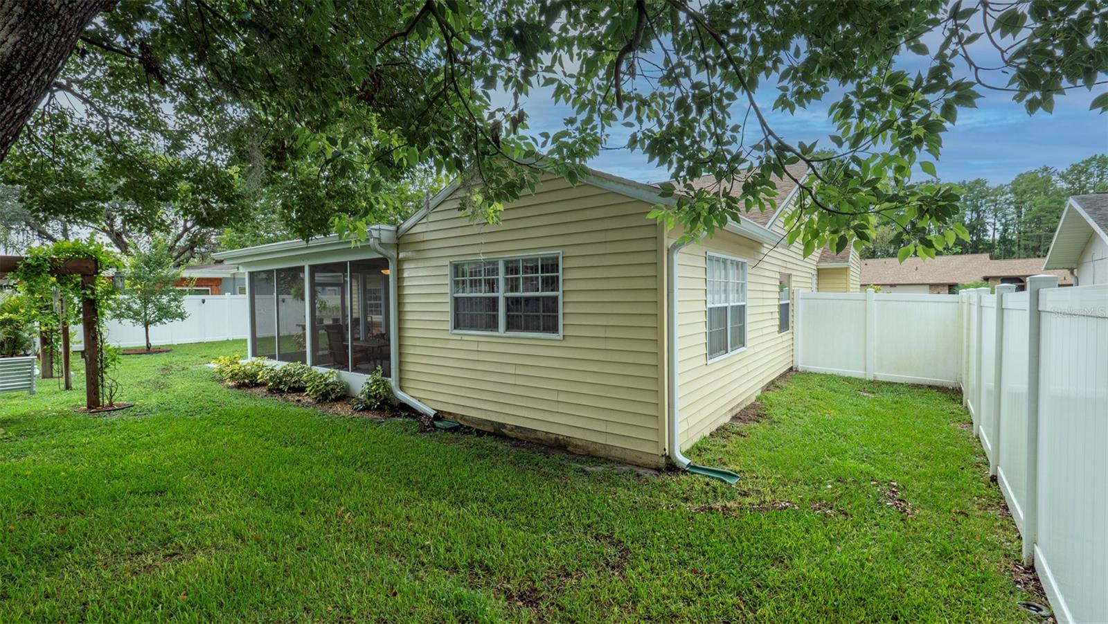 Listing photo id 36 for 12433 Willow Tree Avenue