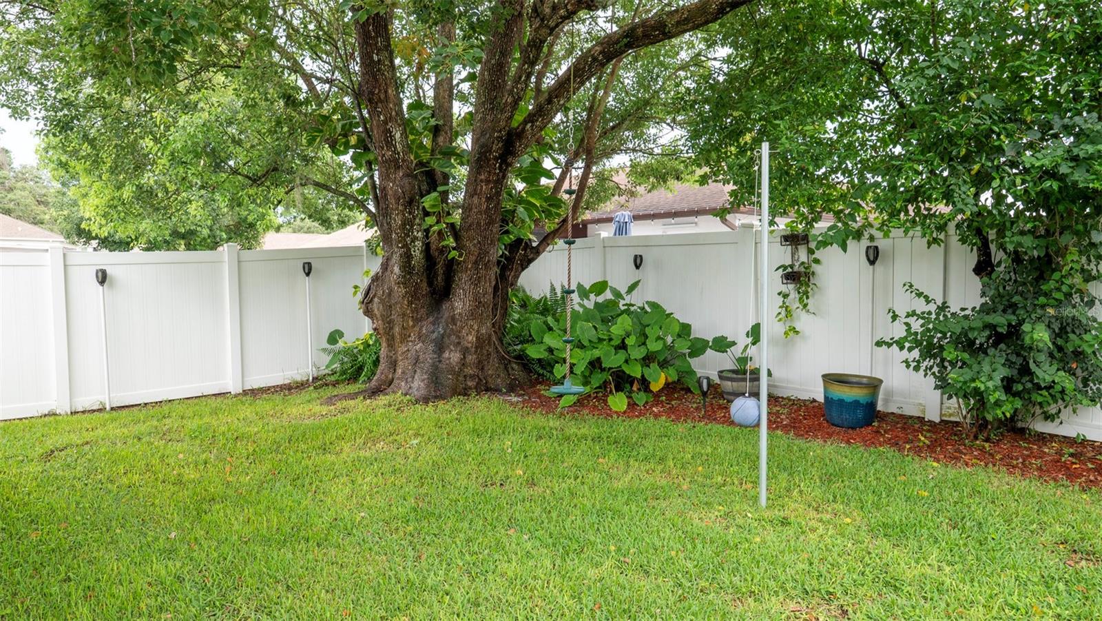 Listing photo id 37 for 12433 Willow Tree Avenue