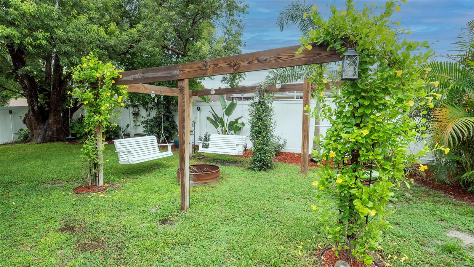 Listing photo id 38 for 12433 Willow Tree Avenue