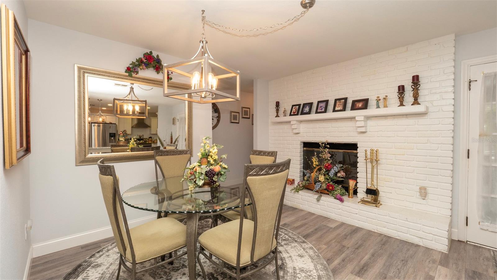 Listing photo id 6 for 12433 Willow Tree Avenue