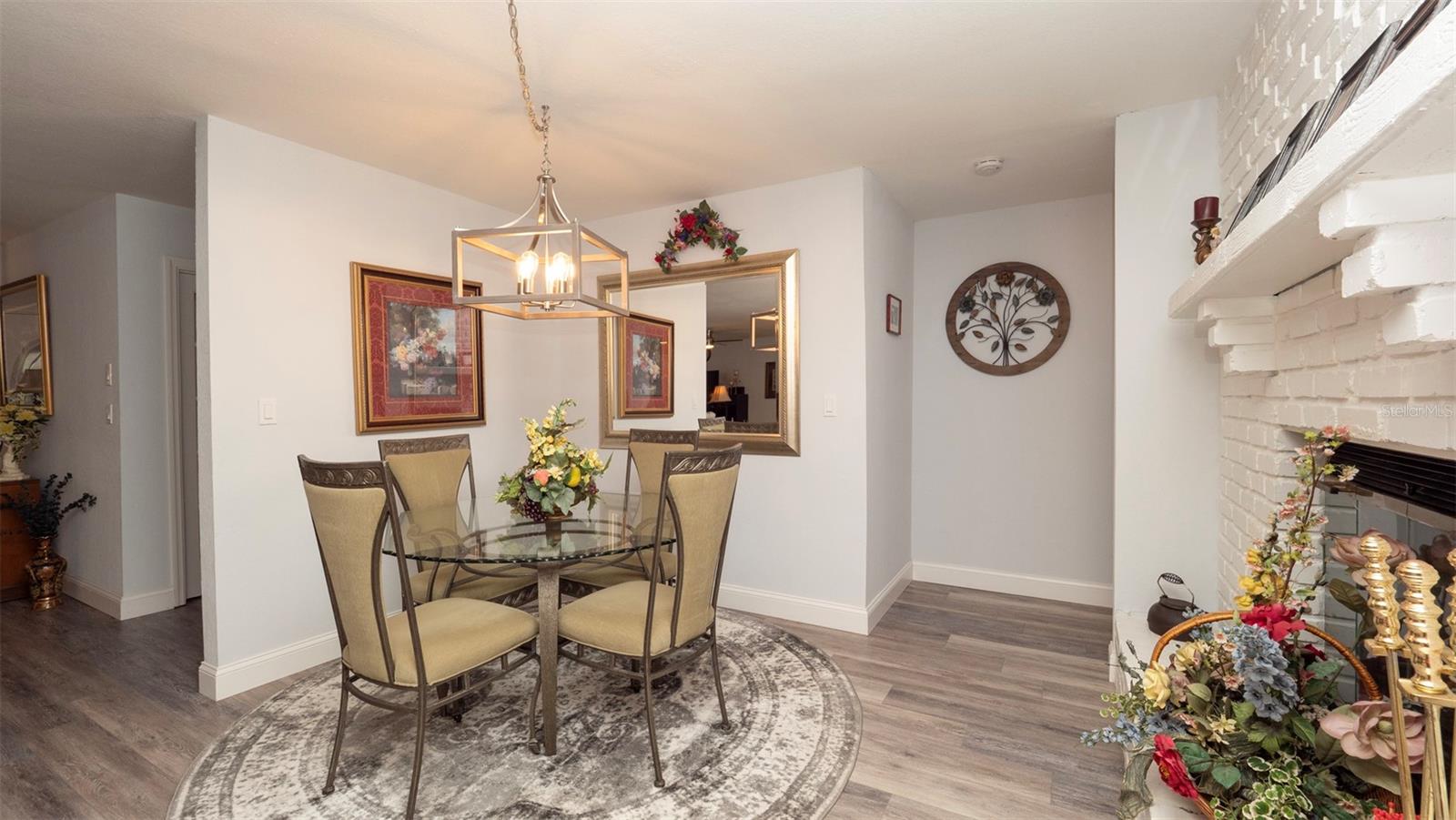 Listing photo id 7 for 12433 Willow Tree Avenue