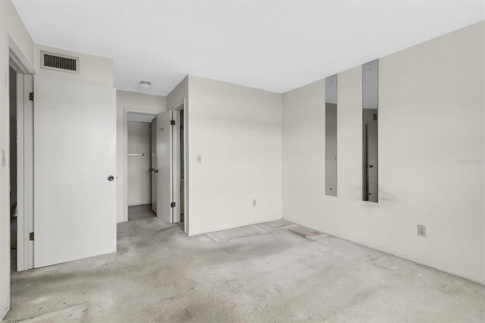 Image 17 of 45 For 11120 Carriage Hill Drive 1