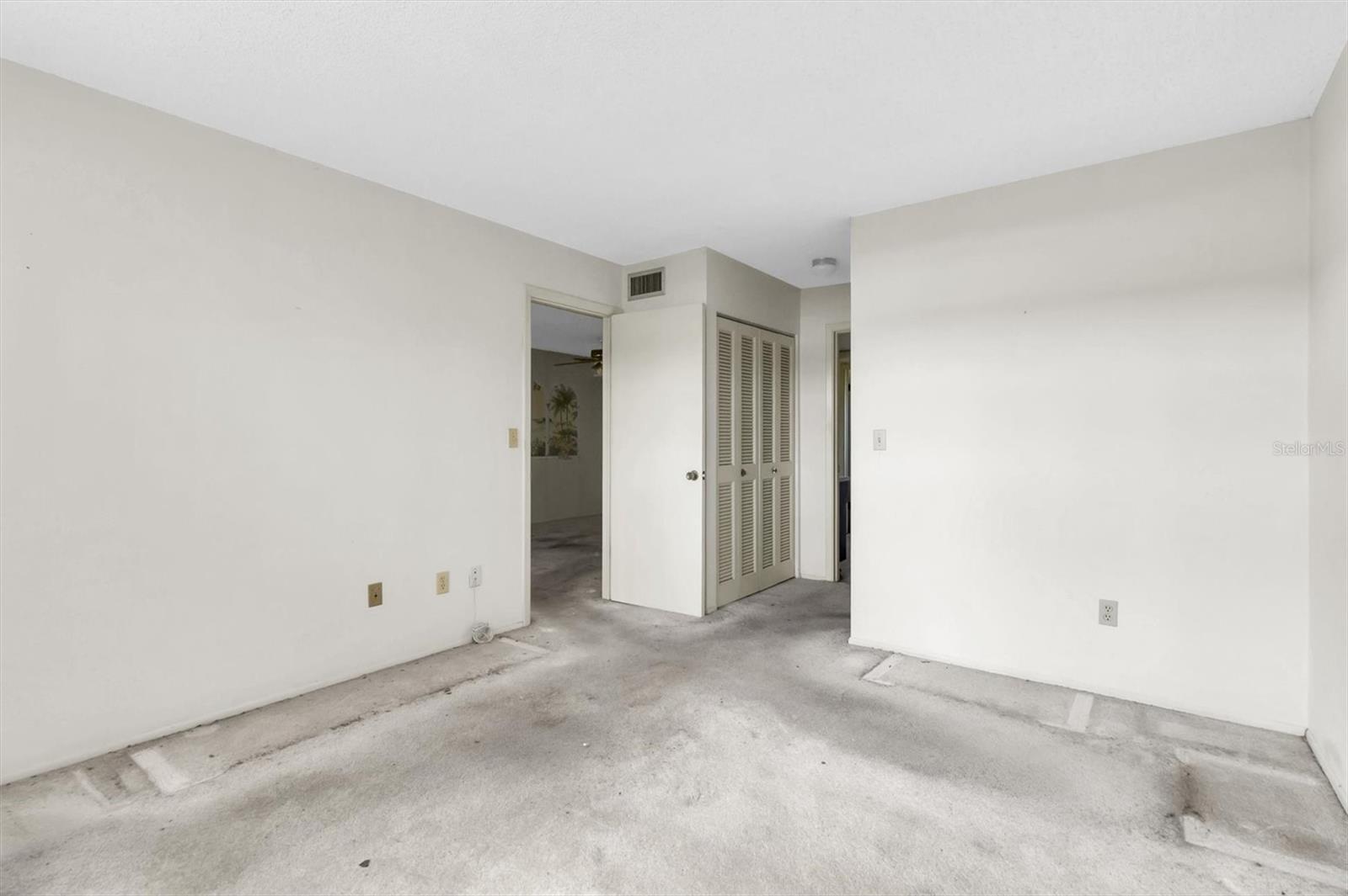 Image 18 of 45 For 11120 Carriage Hill Drive 1