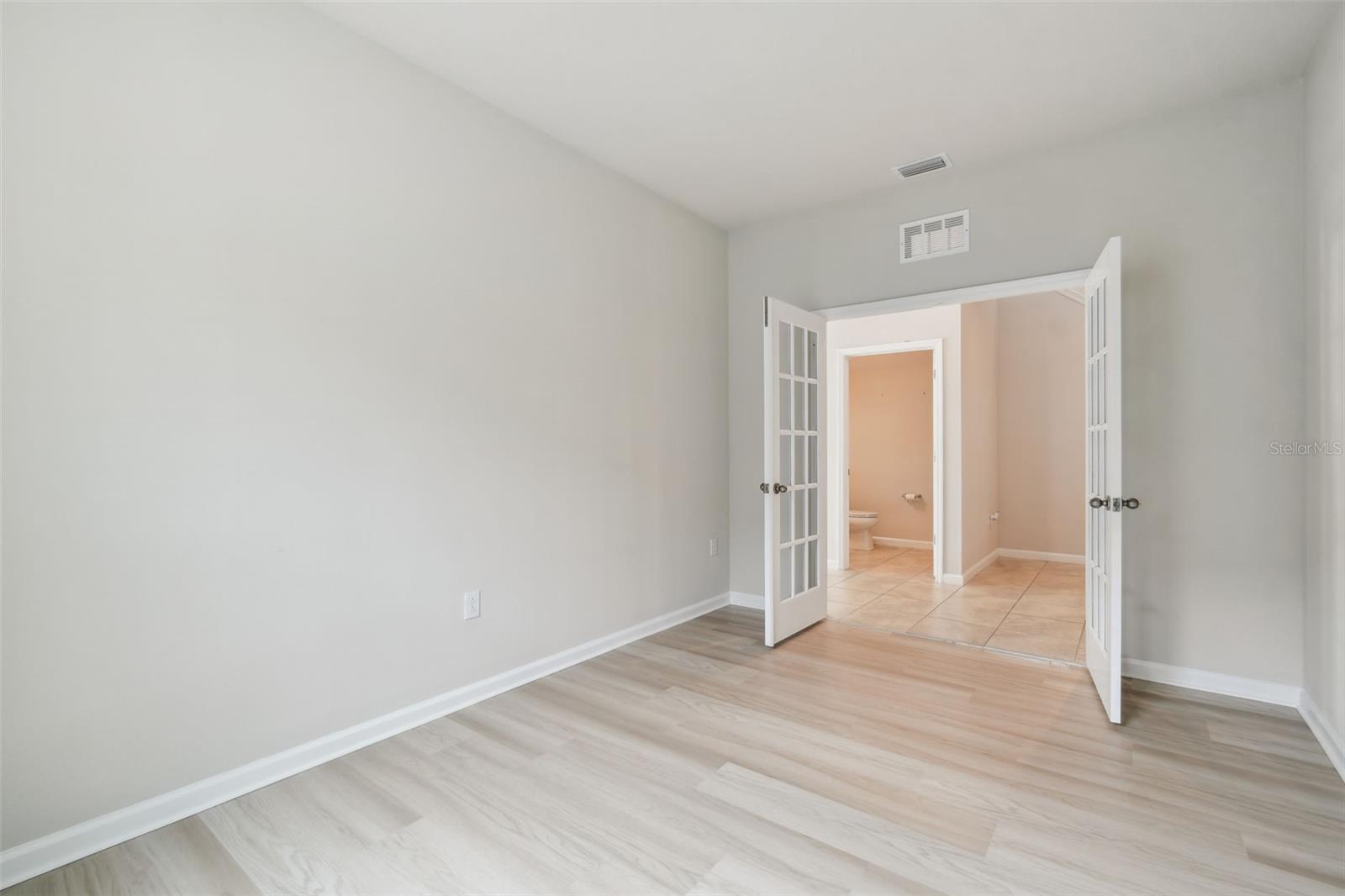 Image 15 of 81 For 11920 Thorncrest Drive