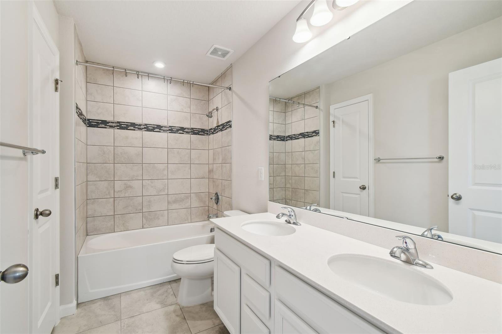Image 49 of 81 For 11920 Thorncrest Drive