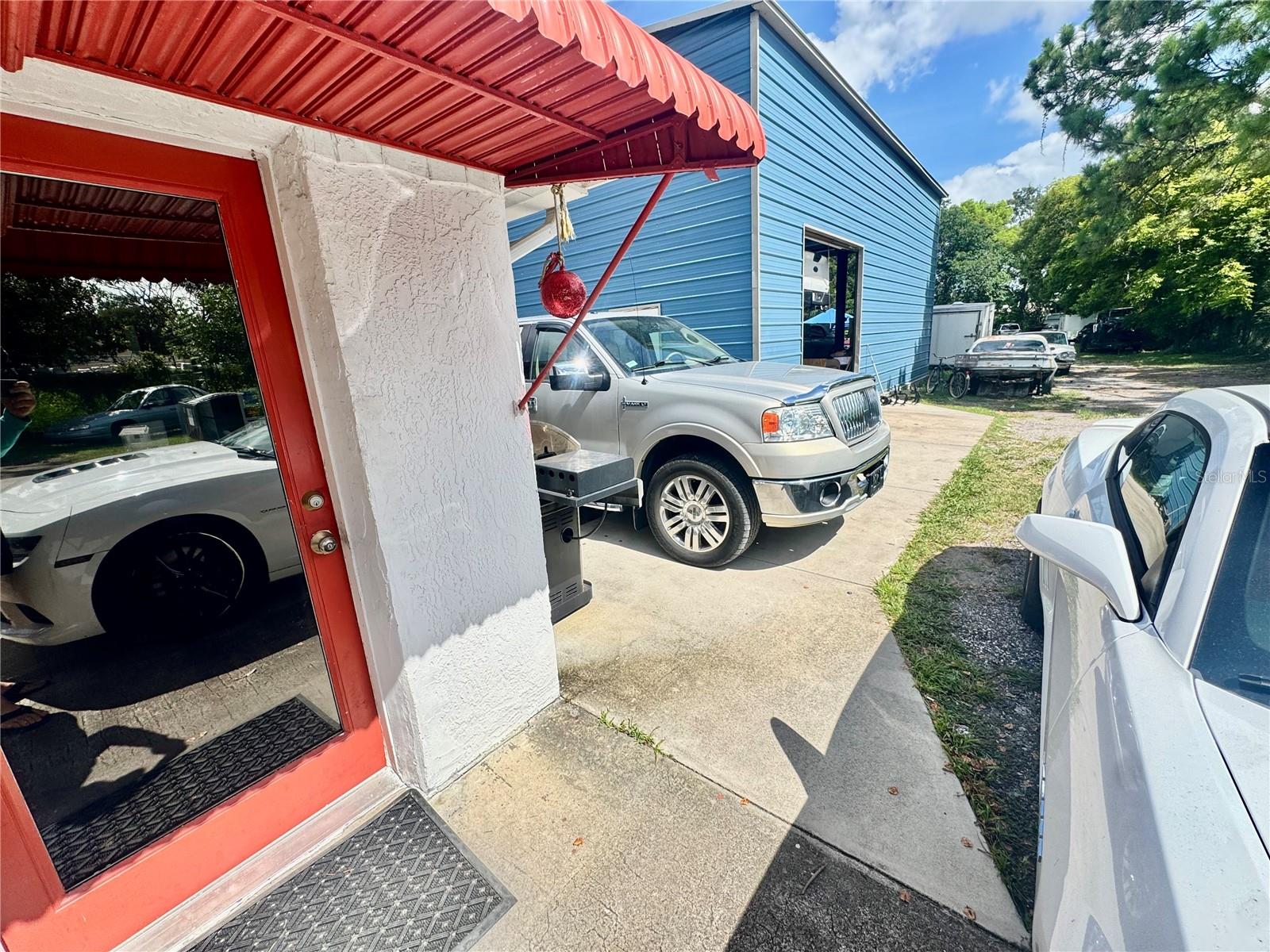 Image 6 of 23 For 4233 Flora Avenue