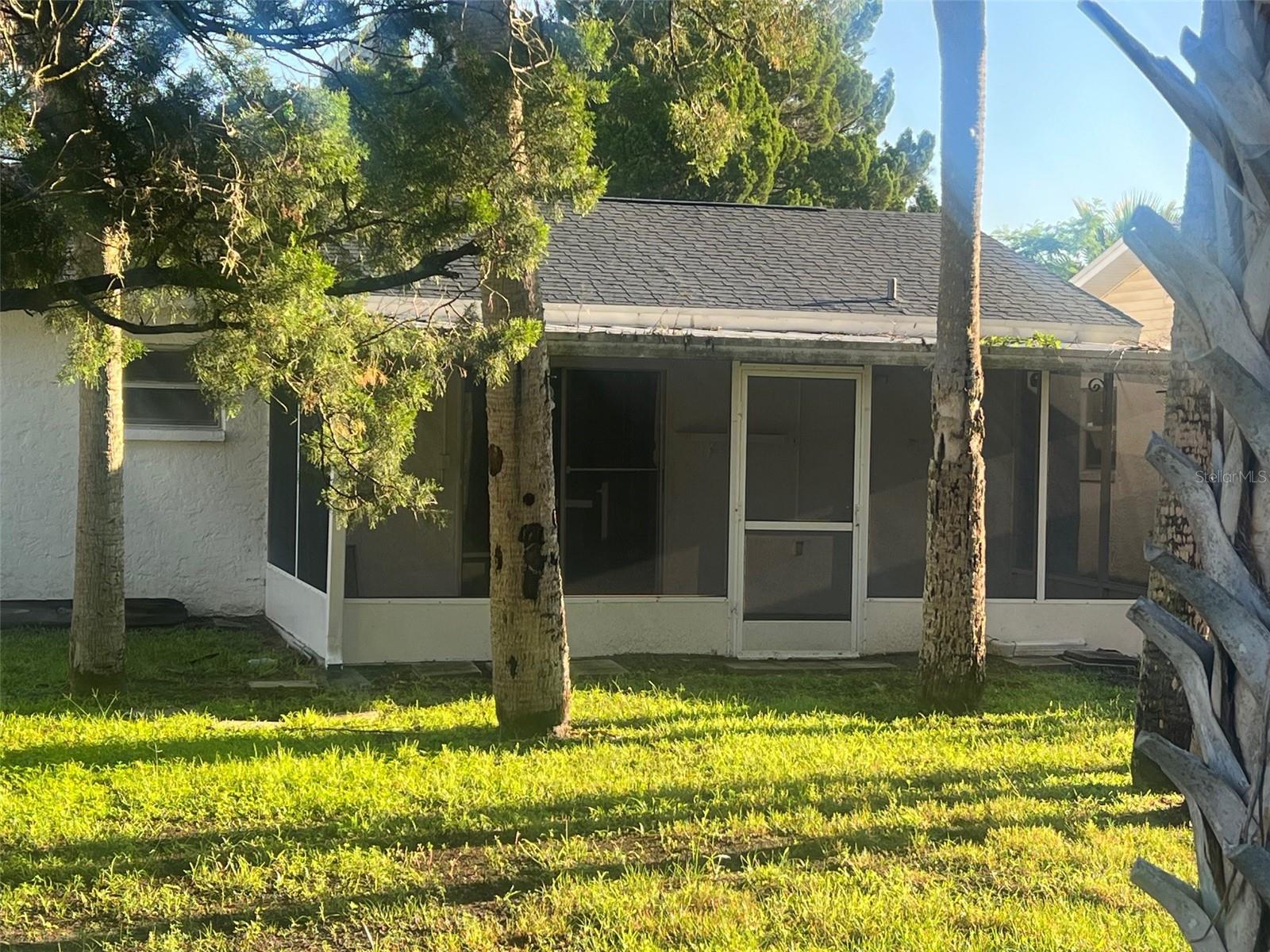 Listing photo id 0 for 6822 Driftwood Drive