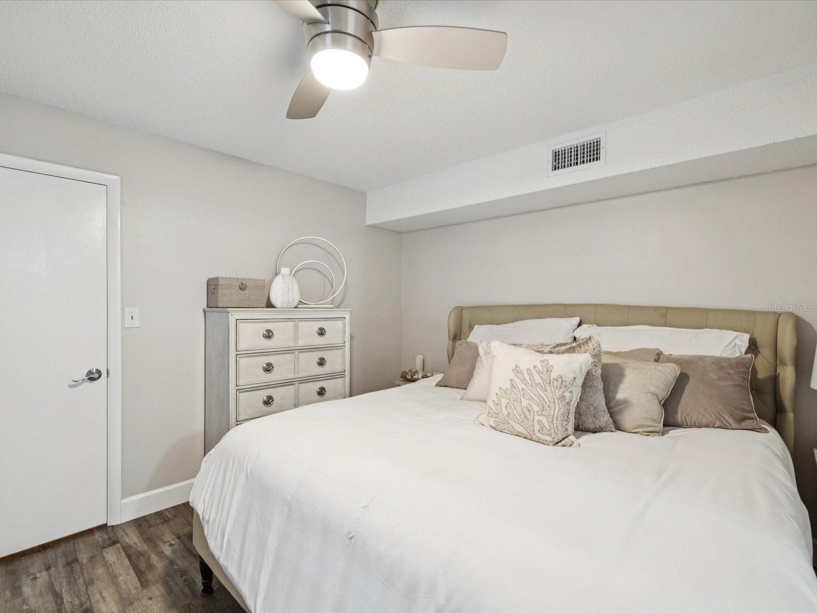 Image 13 of 45 For 4939 Floramar Terrace 808