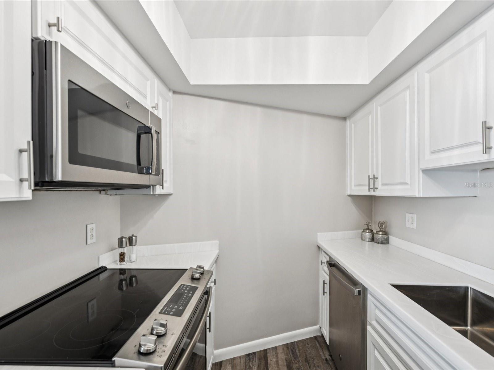 Image 9 of 45 For 4939 Floramar Terrace 808