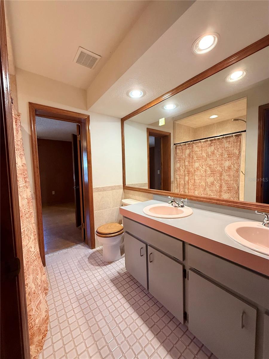 Image 13 of 22 For 7329 Chinaberry Court