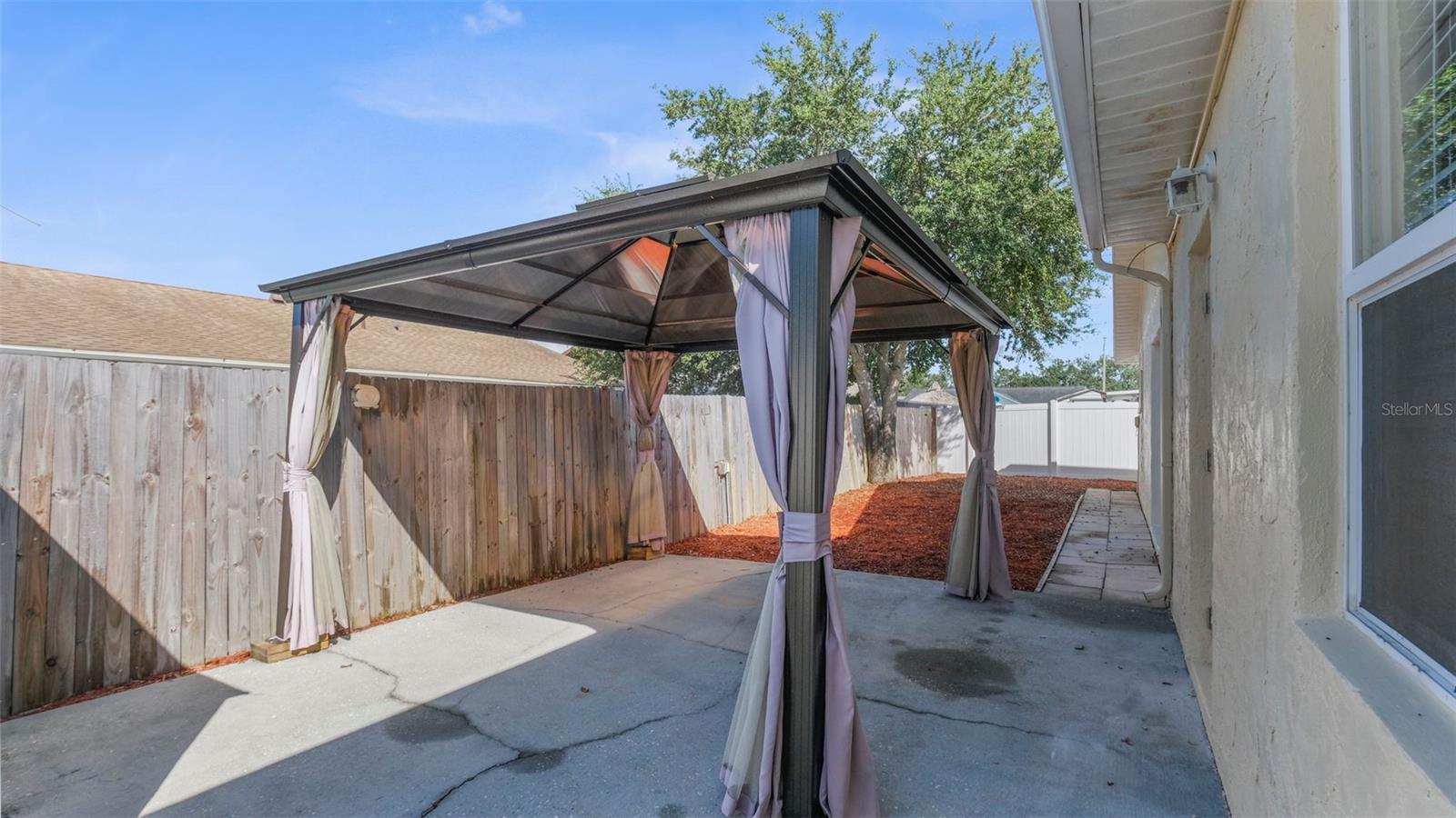 Listing photo id 33 for 11425 Fox Run