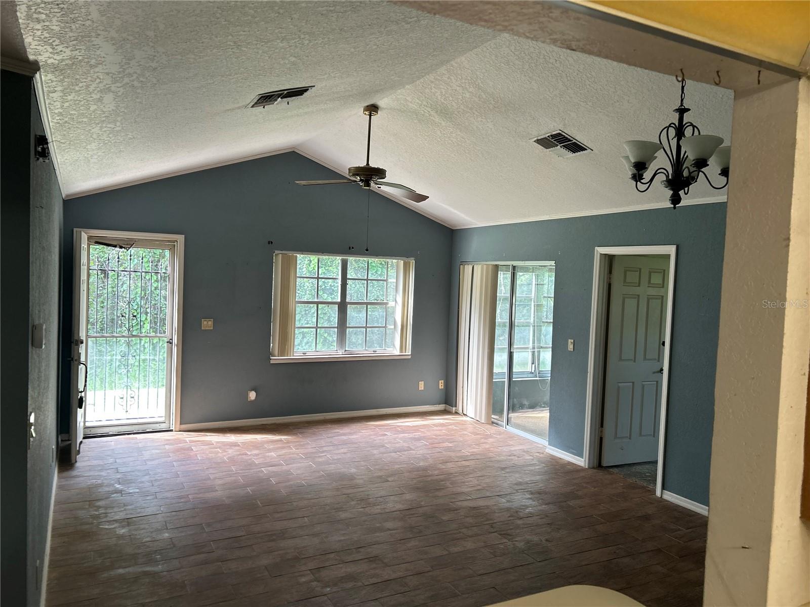 Image 14 of 19 For 3820 River Oaks Court 3820