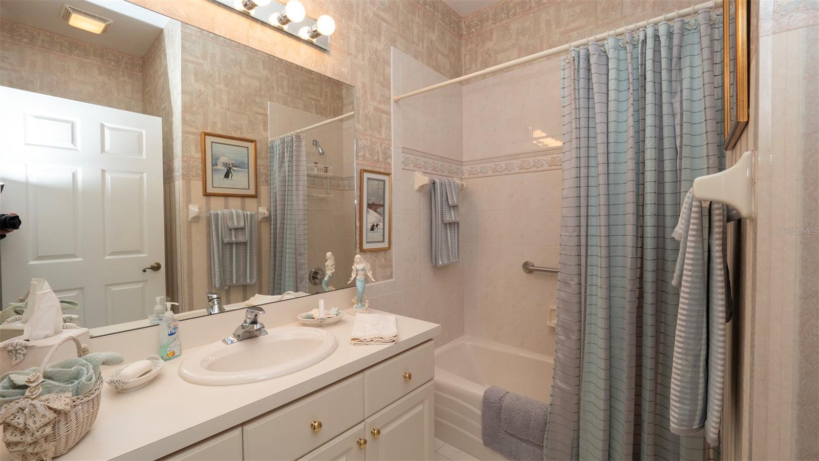 Image 18 of 37 For 9147 Rhett Lane