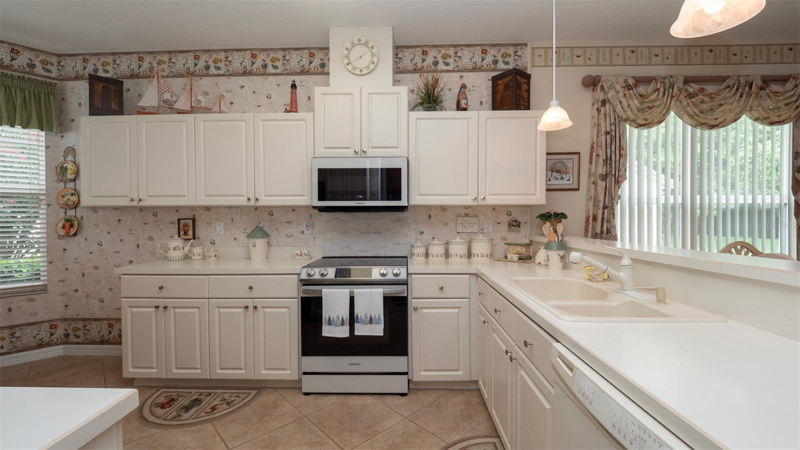 Image 5 of 37 For 9147 Rhett Lane
