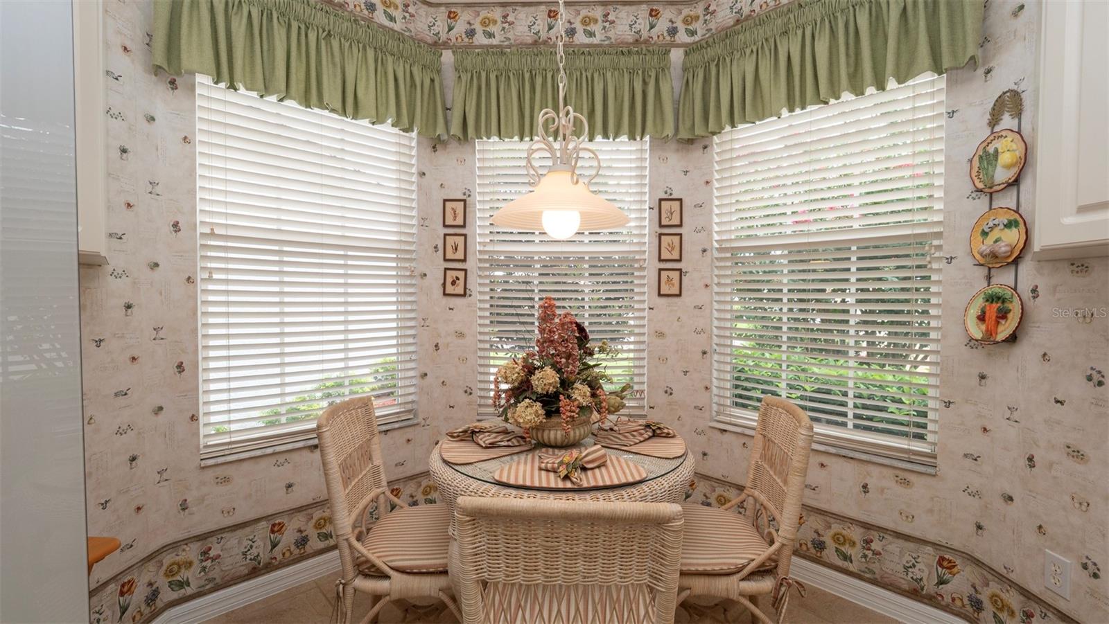 Image 7 of 37 For 9147 Rhett Lane