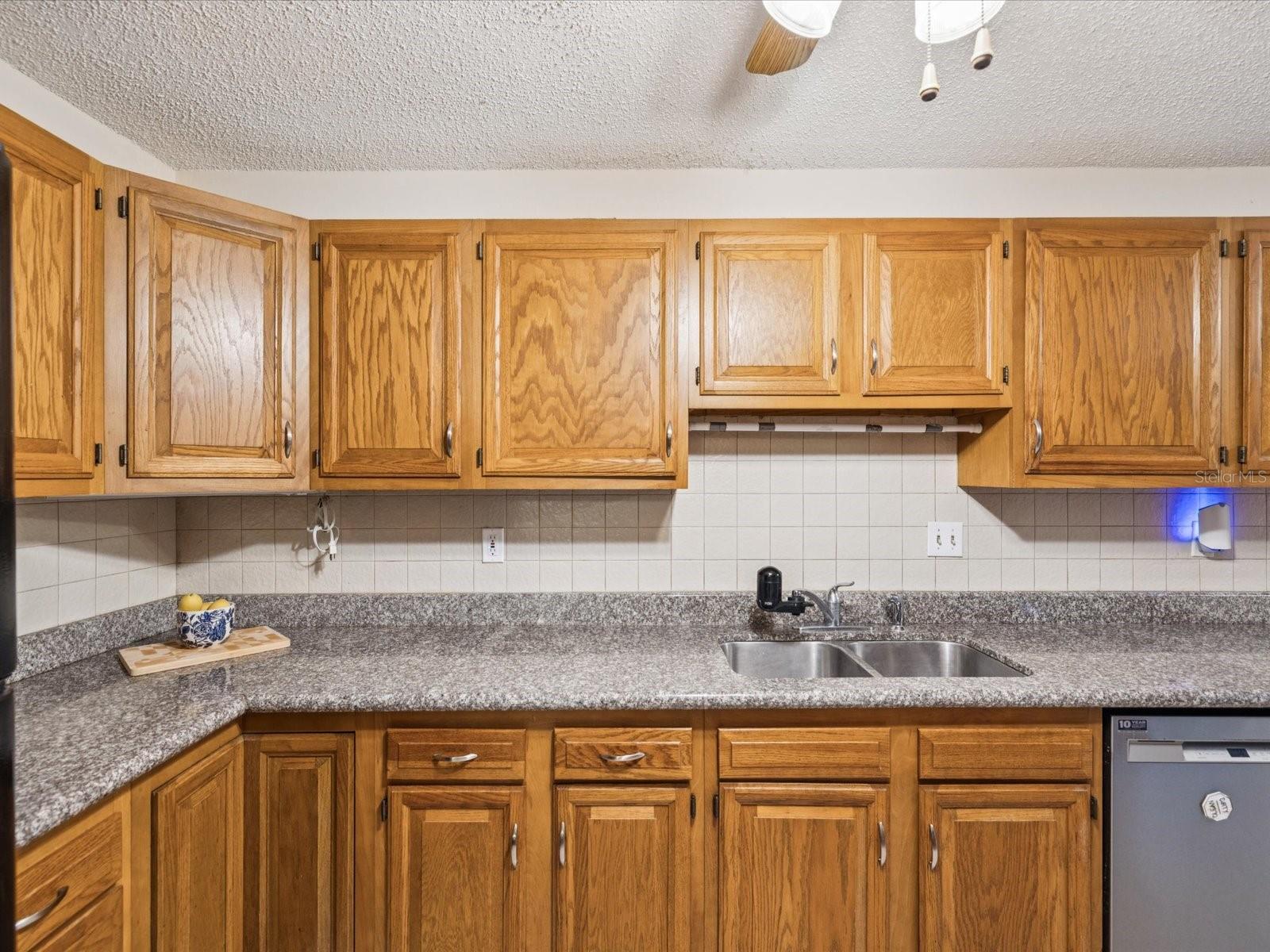 Listing photo id 11 for 5808 Carina Trace