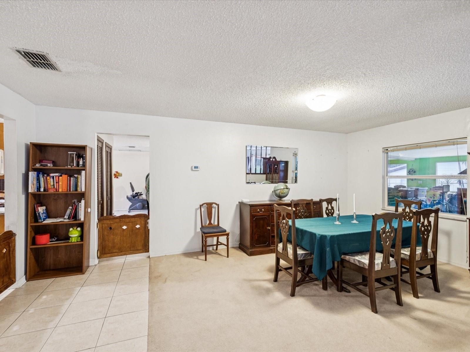 Listing photo id 14 for 5808 Carina Trace