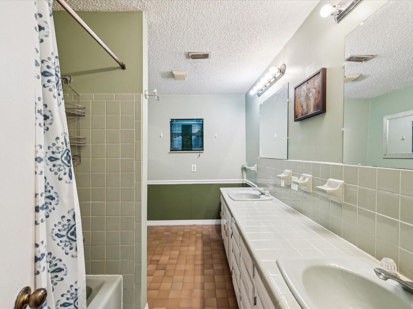 Listing photo id 22 for 5808 Carina Trace