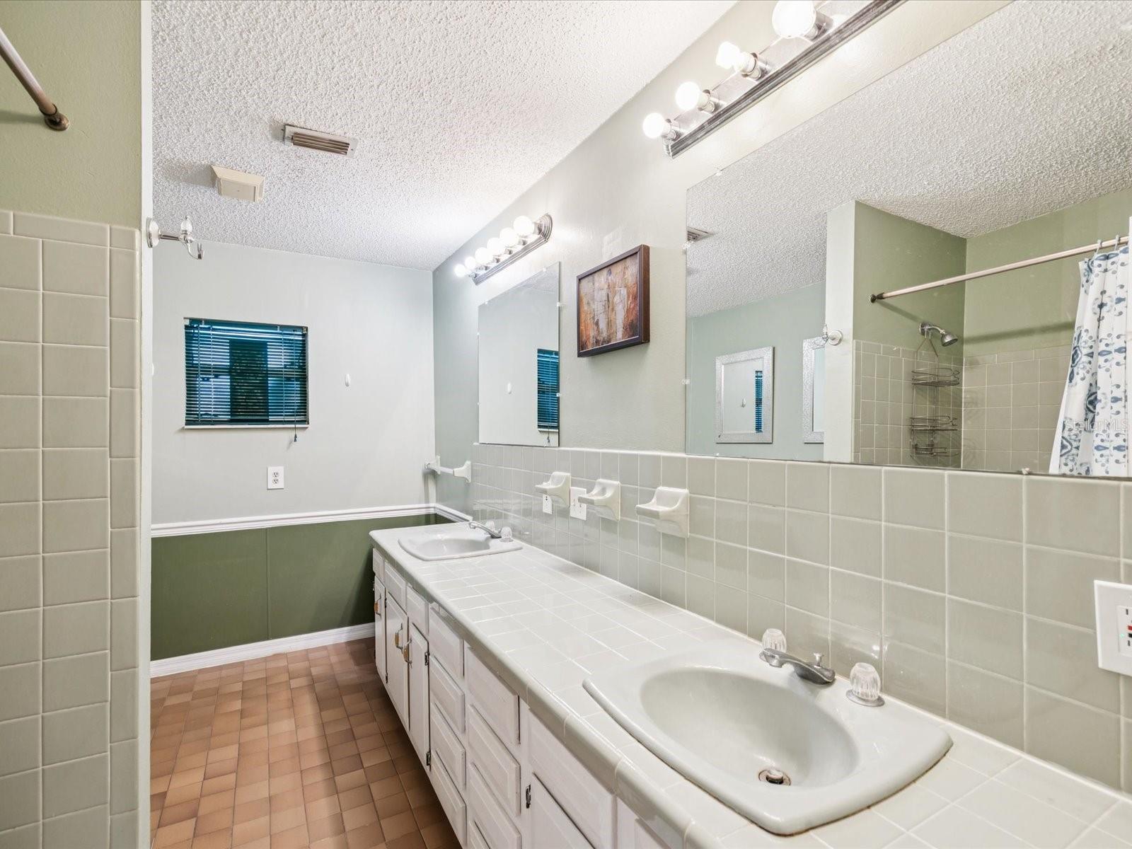Listing photo id 23 for 5808 Carina Trace