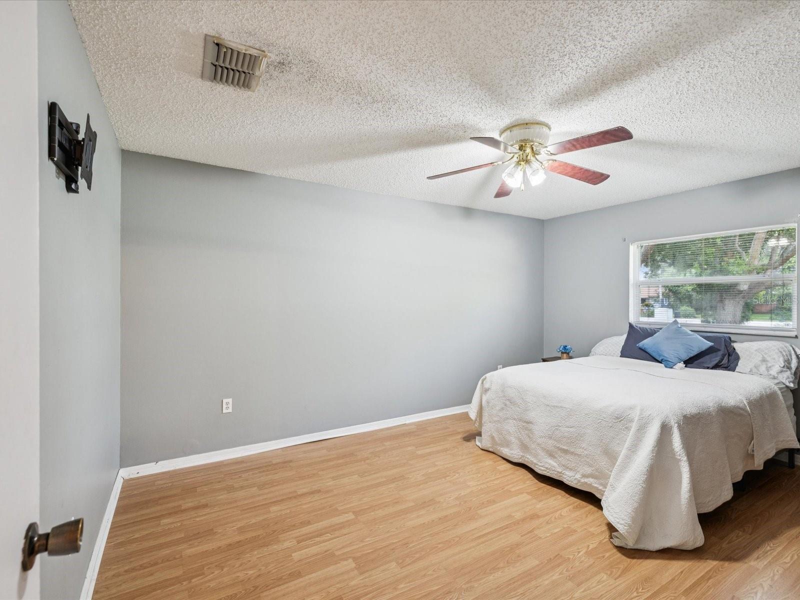 Listing photo id 24 for 5808 Carina Trace