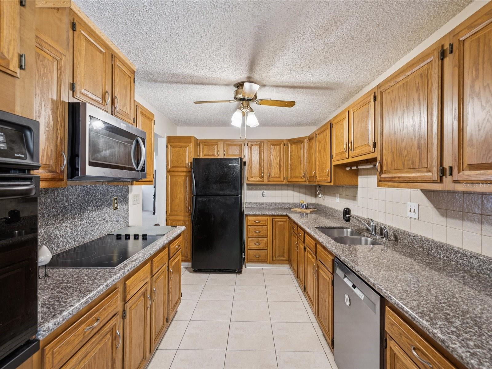 Listing photo id 1 for 5808 Carina Trace