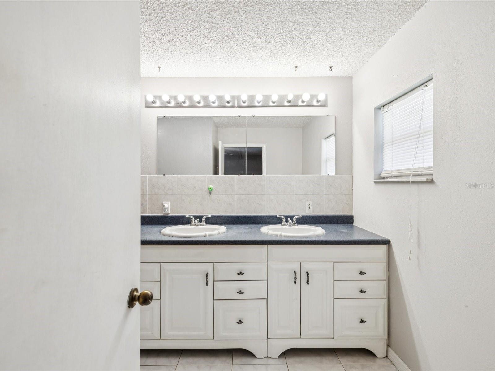 Listing photo id 28 for 5808 Carina Trace