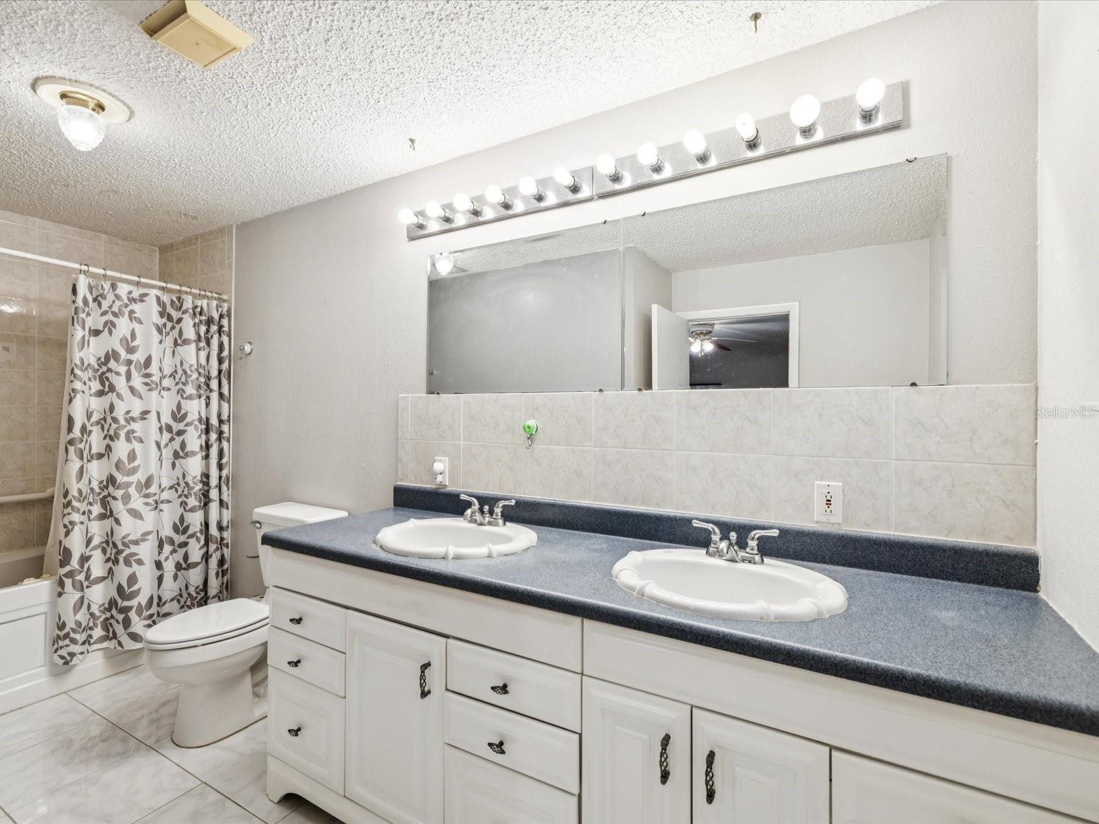 Listing photo id 29 for 5808 Carina Trace