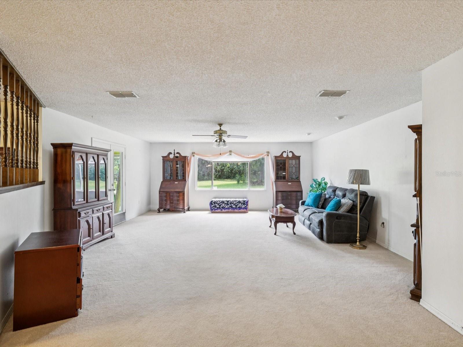 Listing photo id 2 for 5808 Carina Trace