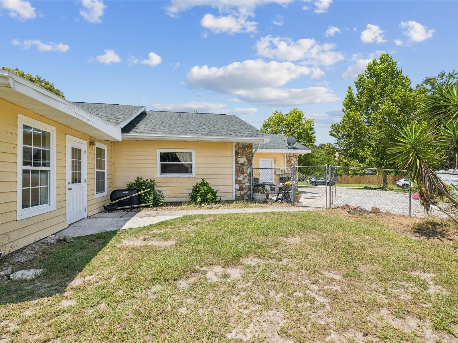 Listing photo id 42 for 5808 Carina Trace